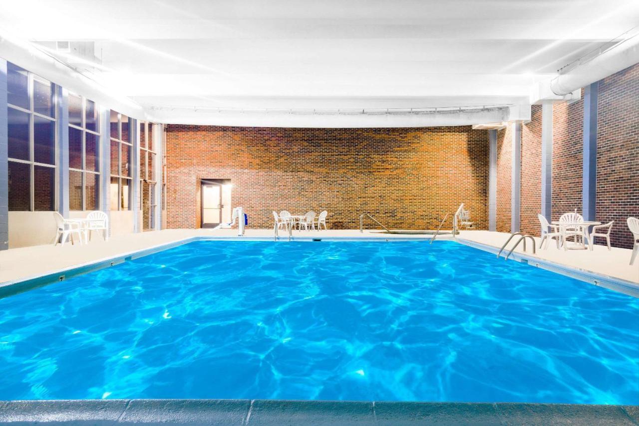 לה קרוס Days Inn Hotel & Conference Center מראה חיצוני תמונה